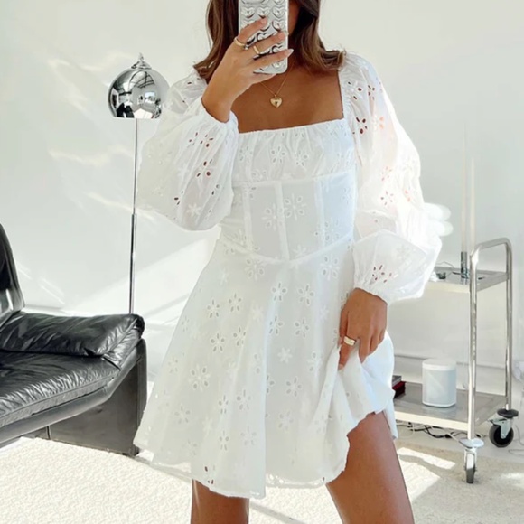 ⭐️ Barrera Eyelet Cottage Coquette Girly Classy Classic Picnic Chic Mini Dress - Picture 4 of 8